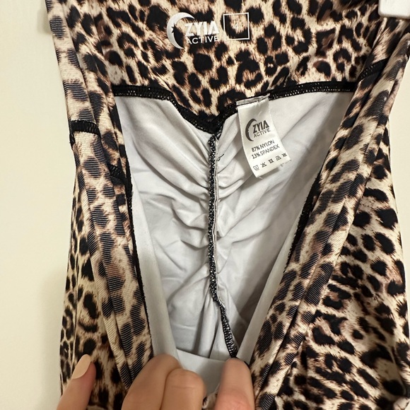 ZYIA Leopard Brilliant Scrunchy What Hi-Rise 7/8 24" - Picture 5 of 6